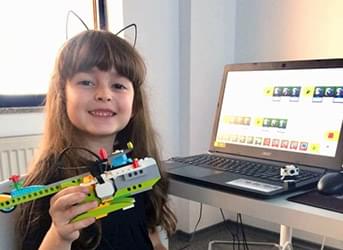 Eleva Codeland School a finalizat robotul