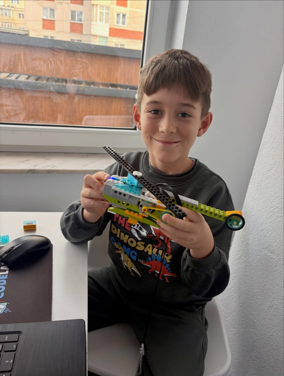 Robotica la Codeland: construim, testăm și ne bucurăm de fiecare reușită – fotografie 1