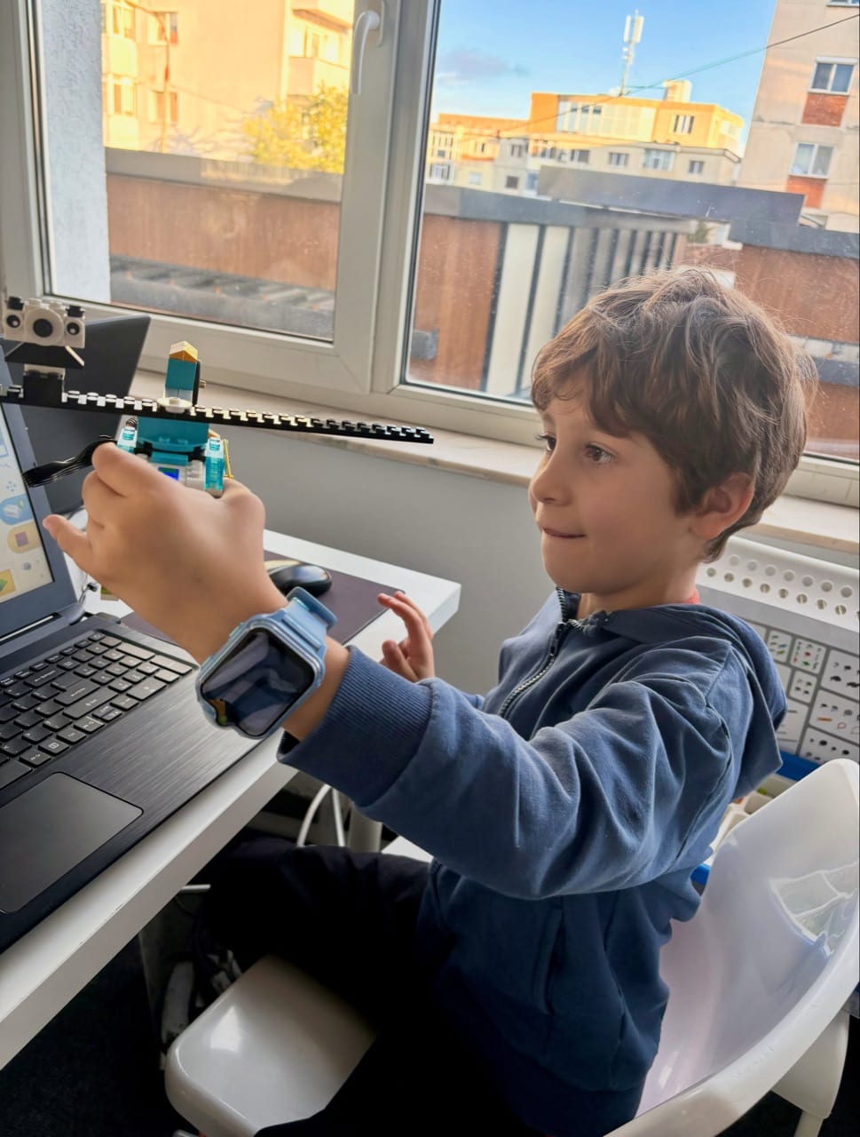 Robotica la Codeland: construim, testăm și ne bucurăm de fiecare reușită – fotografie 2